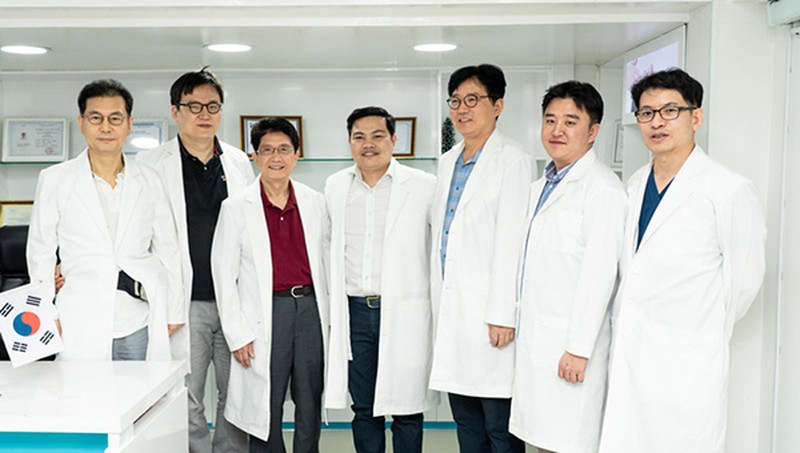 Đội ngũ chuyên gia thẩm mỹ Hàn Quốc và bác sĩ Cường