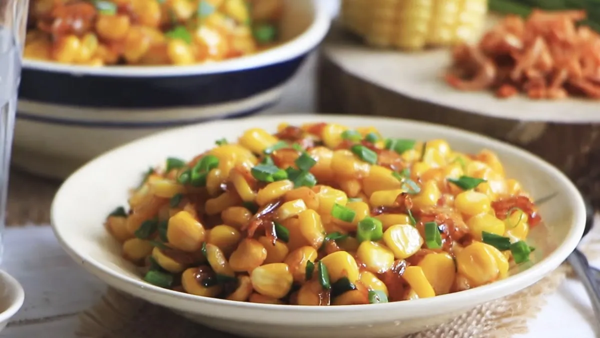 Nên hạn chế ăn bắp xào sau khi nâng mũi