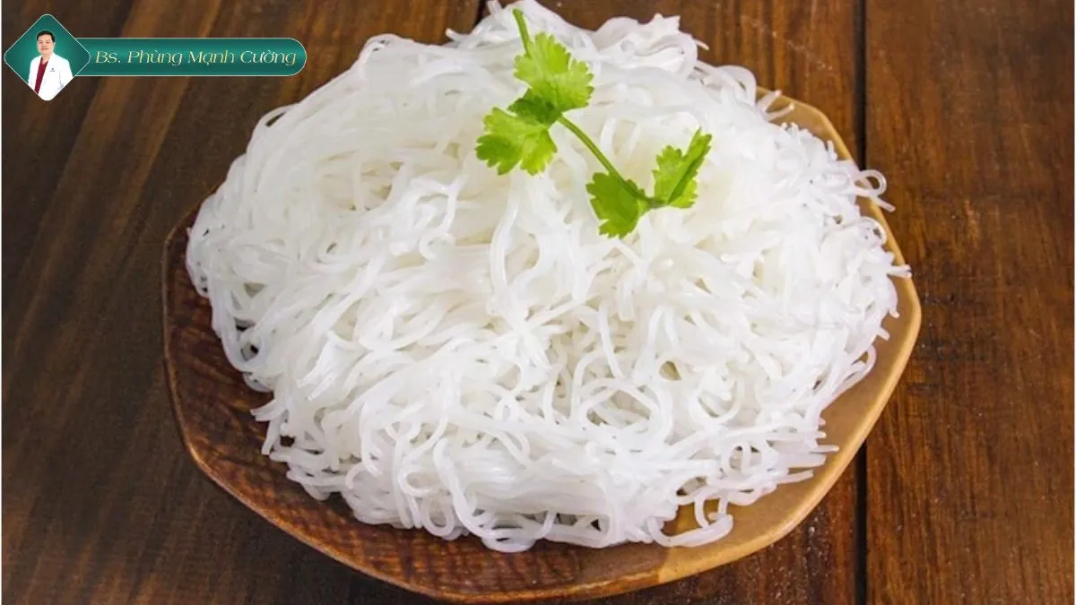 Sau khi nâng mũi, hoàn toàn có thể ăn bún