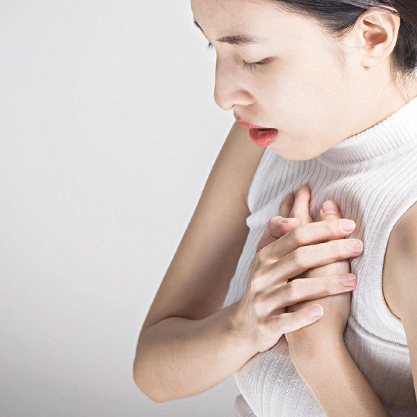 Nâng Ngực Khó Thở Bị Bệnh Gì?