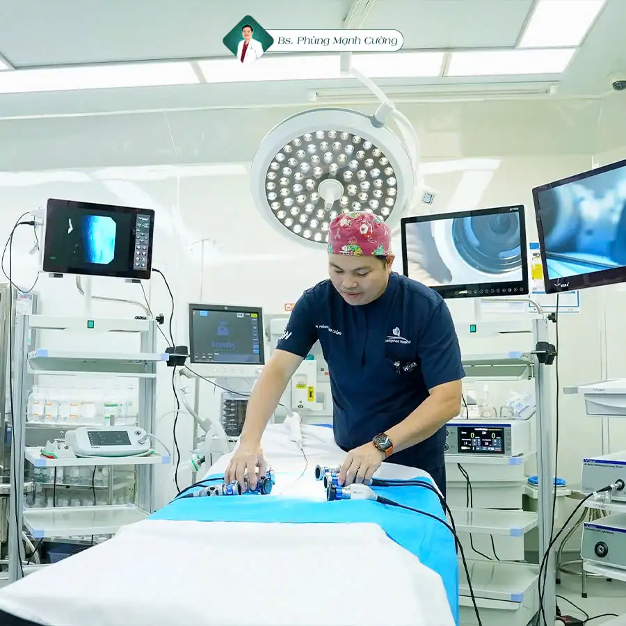 Ứng dụng công nghệ nội soi 4K hiện đại trong nâng ngực