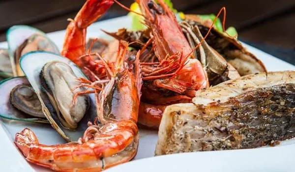 Những loại hải sản nên kiêng sau cắt mí