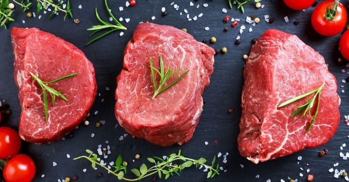 Ăn thịt bò sau khi cắt mí có thể kích thích sản xuất collagen quá mức, làm cho vùng mí trở nên sưng