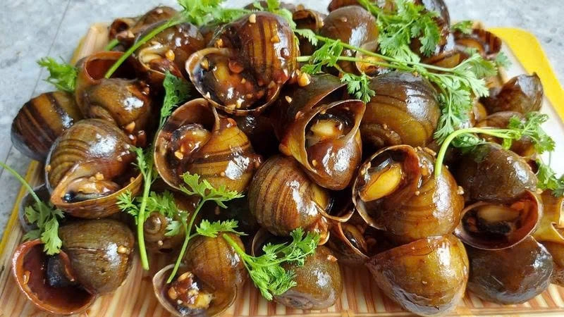 Ăn ốc có nguy cơ gây sẹo lồi sau khi cắt mí