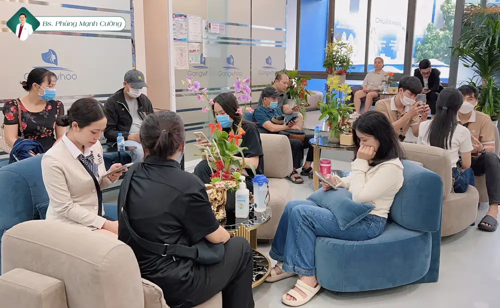 Tư Vấn Nên Độn Cằm Bằng Chất Liệu Gì An Toàn, Chất Lượng? 15 Hình ảnh khách hàng tại Bác sĩ Phùng Mạnh Cường