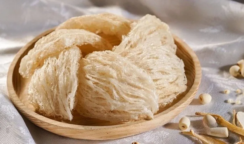 Trước khi thực hiện cắt mí mắt bạn hoàn toàn có thể ăn yến sào